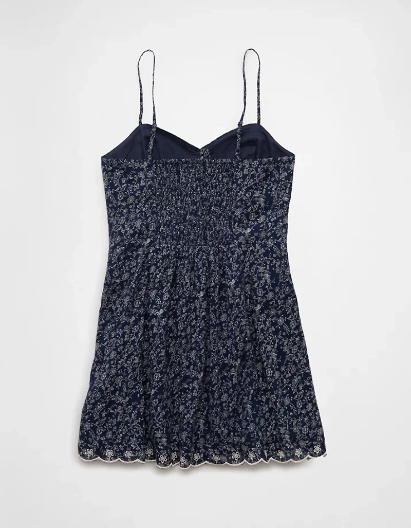 Minirobe boutonnée à encolure en cœur AE