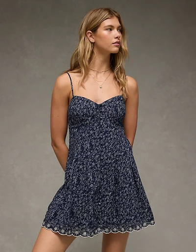 Minirobe boutonnée à encolure en cœur AE