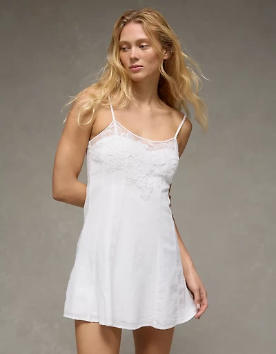 Minirobe avec bordures en dentelle AE