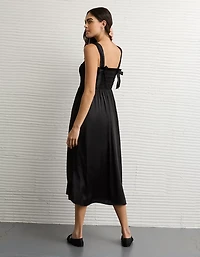 Robe mi-longue avec boucle Bella en satin AE