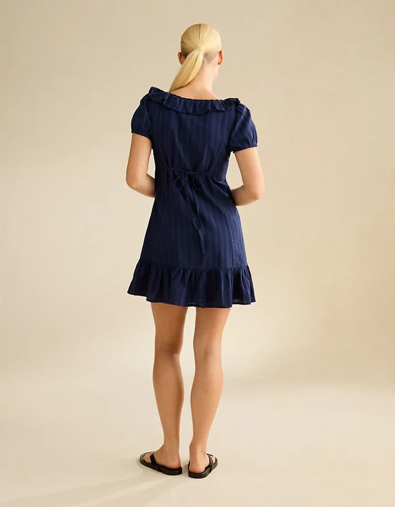 Minirobe à encolure en V et volants AE