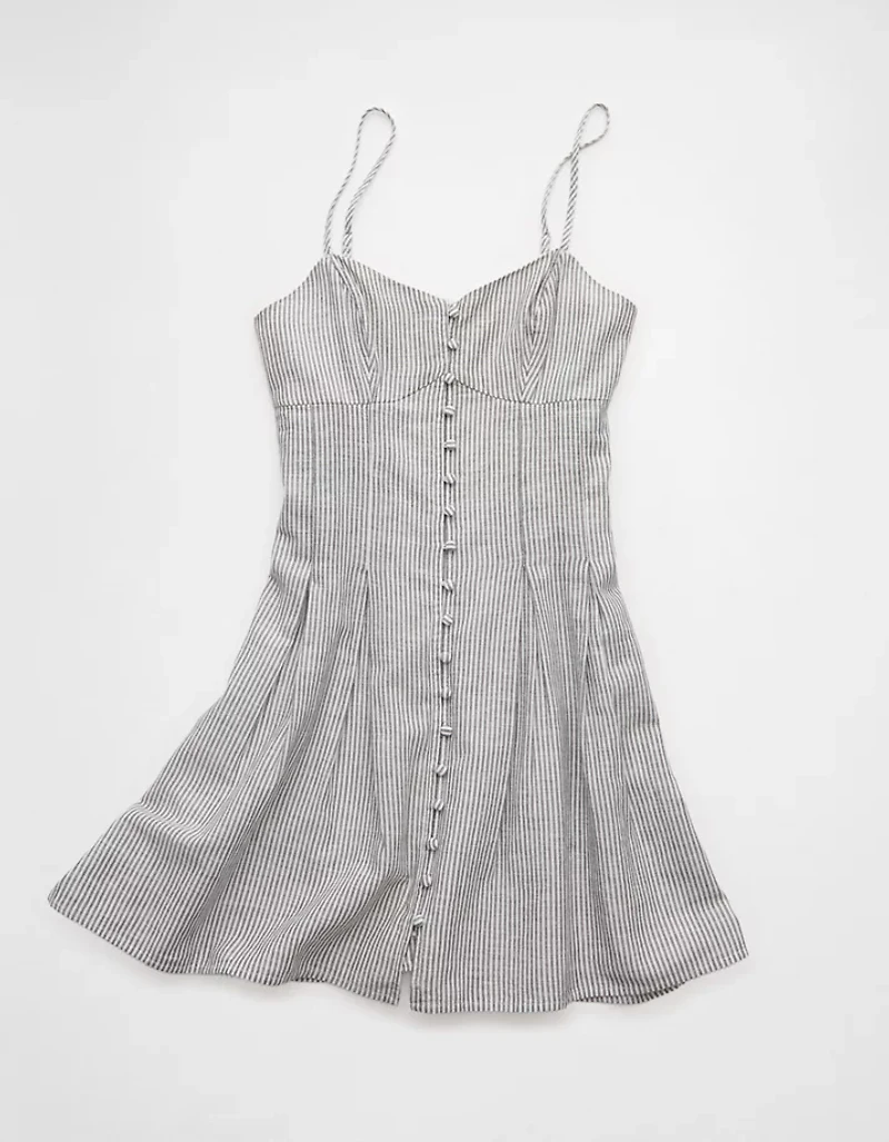 Minirobe boutonnée à encolure en cœur AE