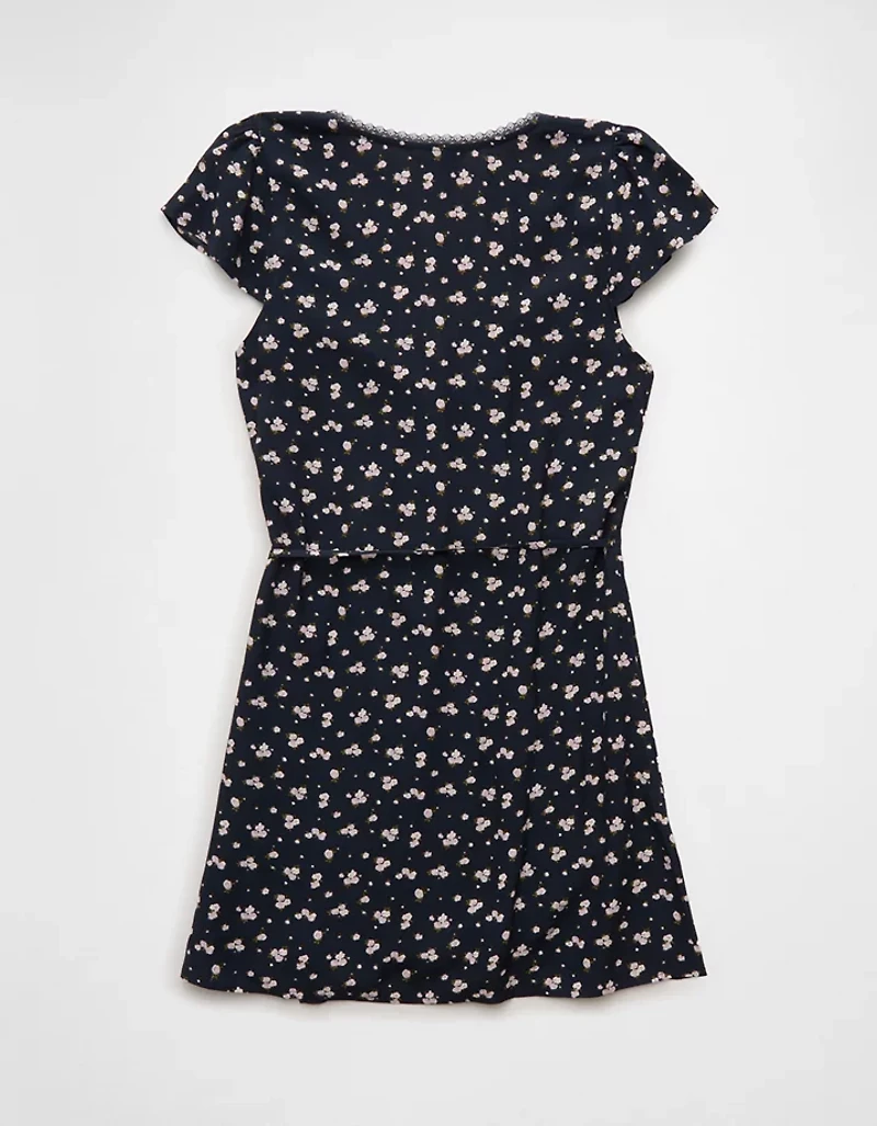 Minirobe en dentelle cache-cœur AE