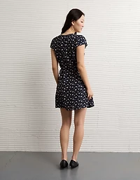 Minirobe en dentelle cache-cœur AE