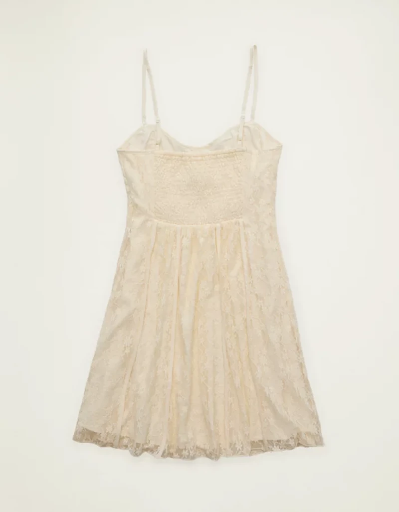 Minirobe en dentelle à encolure cœur AE