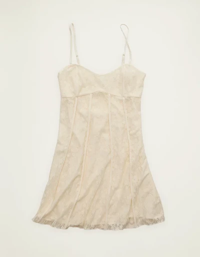 Minirobe en dentelle à encolure cœur AE
