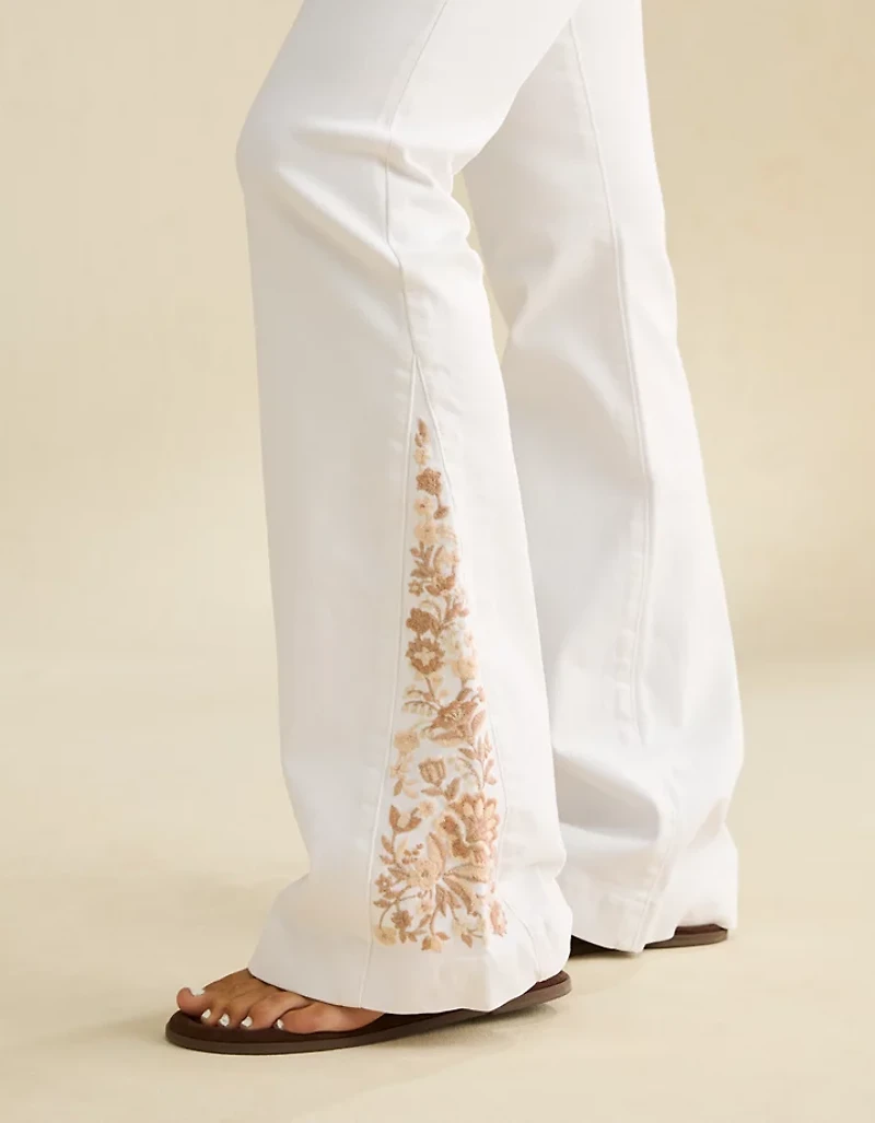 Jean évasé brodé à taille très haute AE