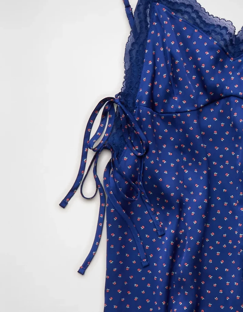 Combishort de détente en dentelle satinée AE