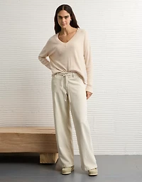 Haut pelucheux à encolure en V et manches longues AE