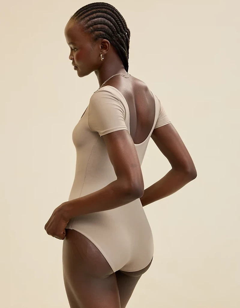 SMOOTHEZ Short Sleeve Square Neck Bodysuit