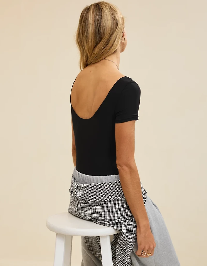 SMOOTHEZ Short Sleeve Square Neck Bodysuit