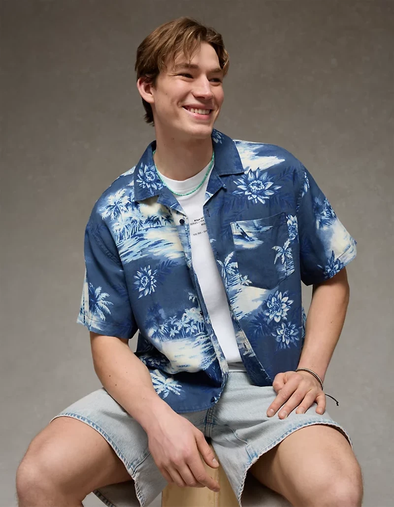 Chemise boutonnée à col cubain et coupe décontractée AE