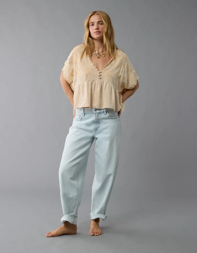 Blouse brodée à encolure en V AE