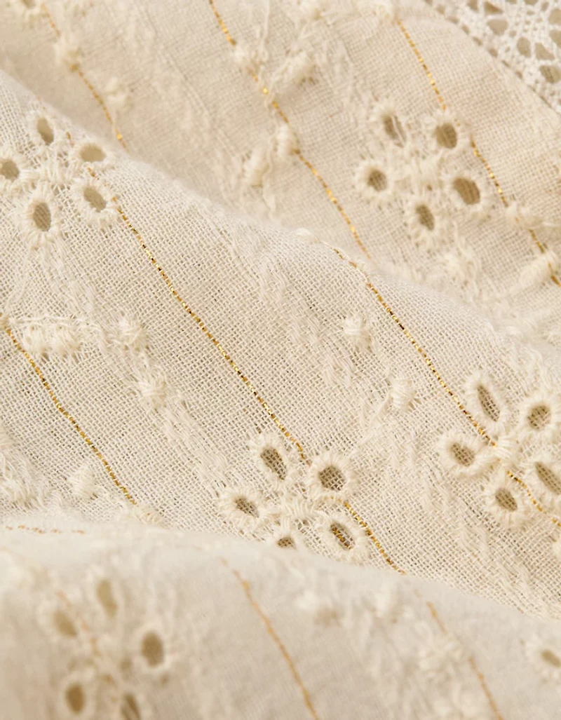 Blouse avec dentelle à encolure haute AE