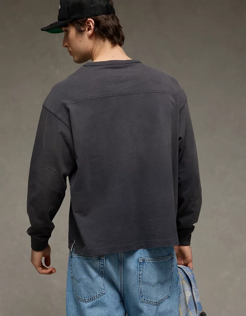 T-shirt droit à encolure en V et manches longues AE