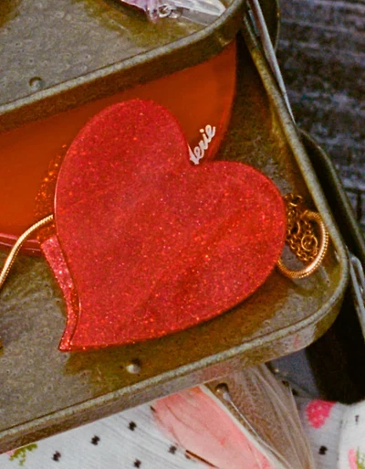 Aerie Heart Resin Claw Clip