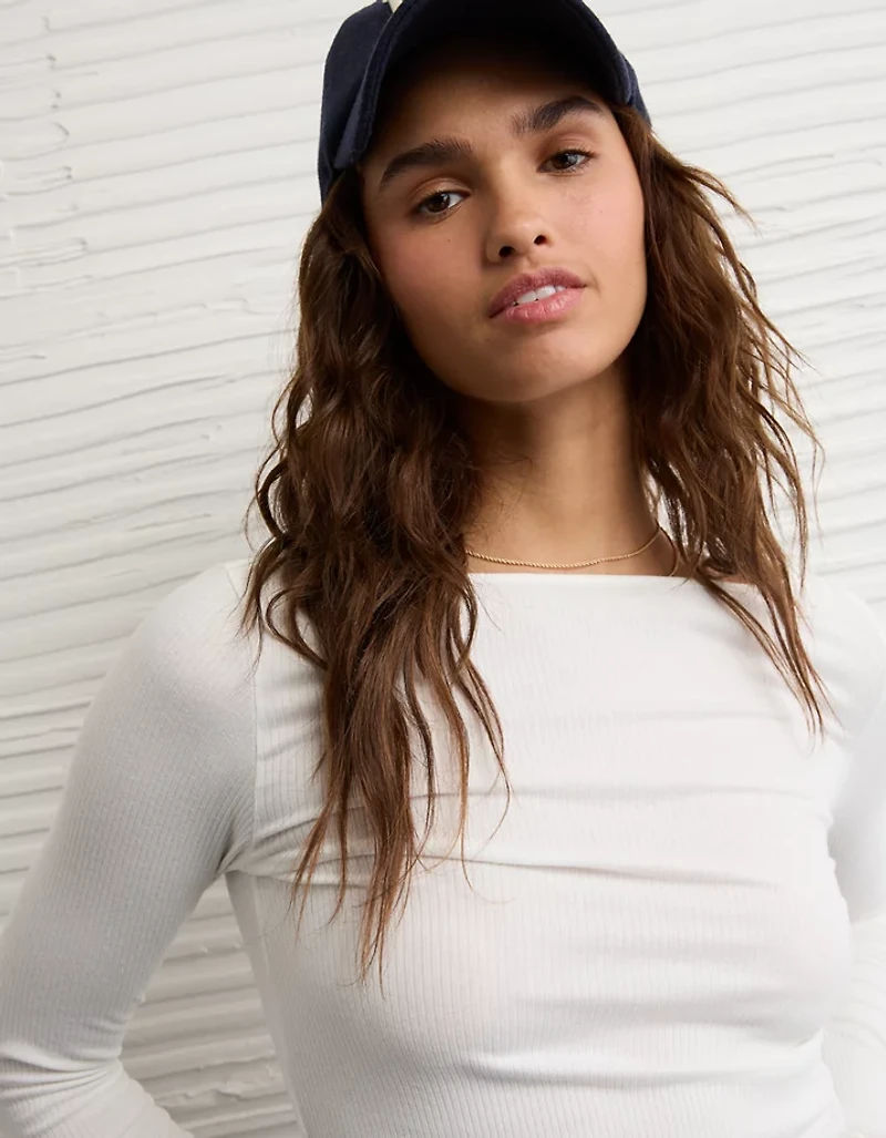 Petit t-shirt à encolure bateau et manches longues AE