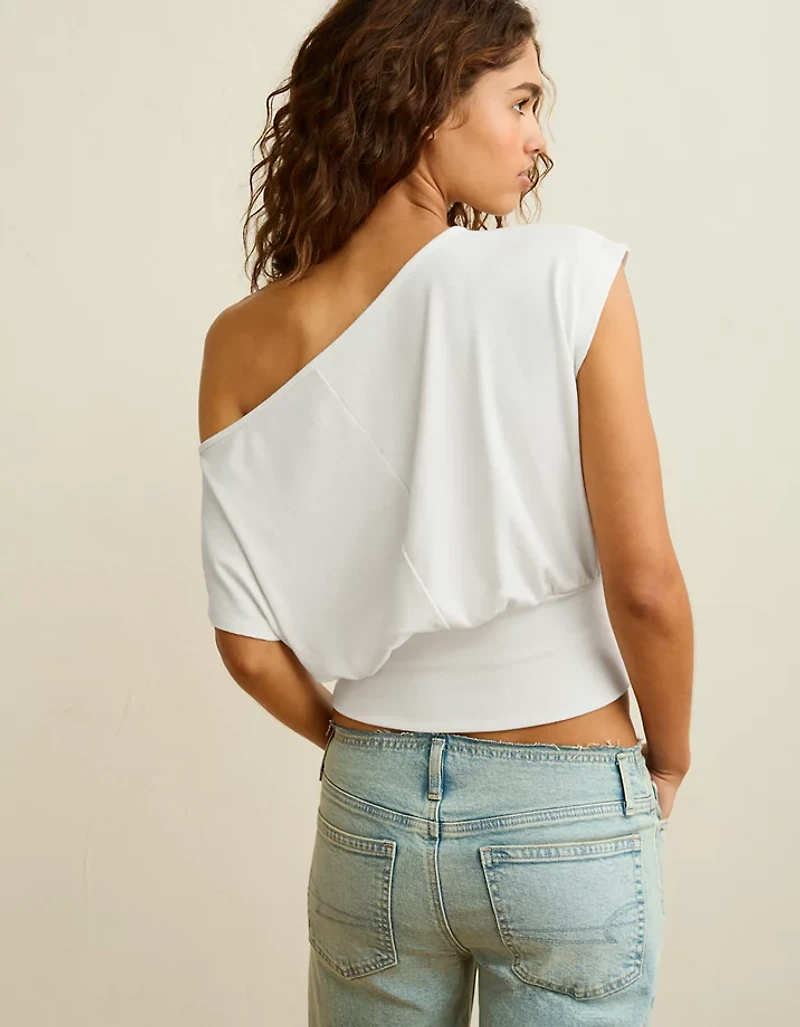 T-shirt à épaules dénudées avec manche chauve-souris AE