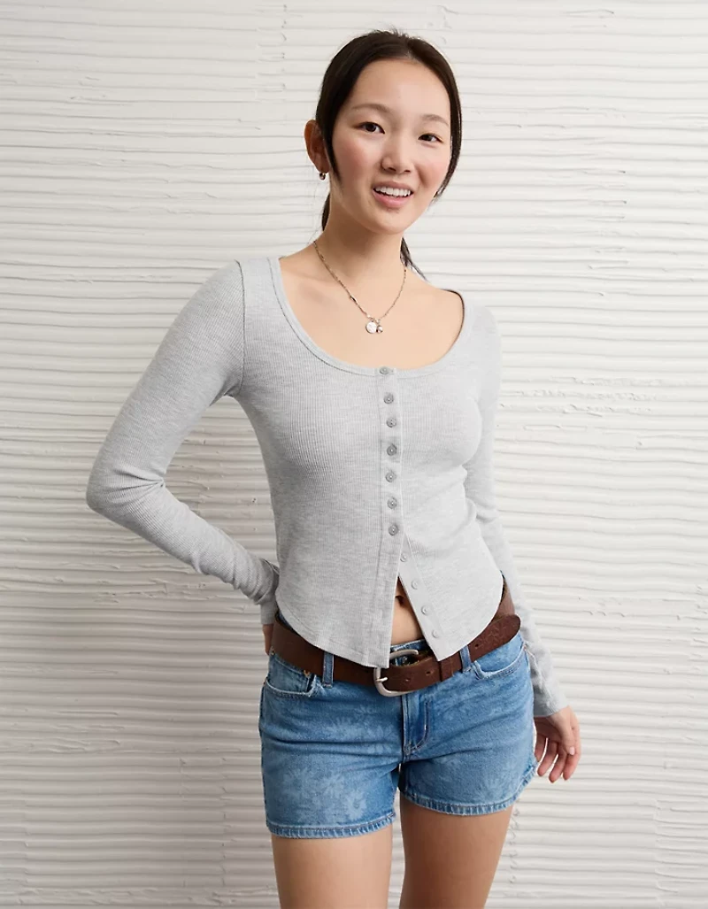 T-shirt gaufré à boutons et manches longues AE
