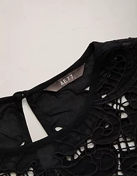 Haut court en dentelle et à manches longues AE77