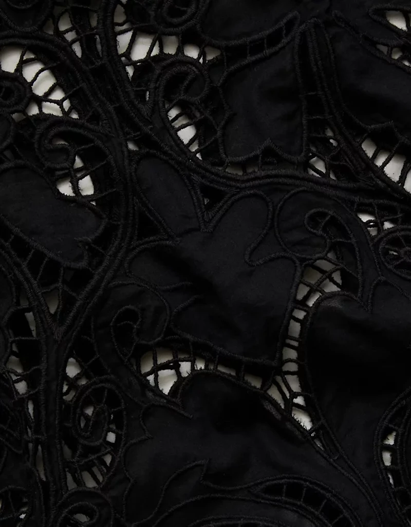 Haut court en dentelle et à manches longues AE77