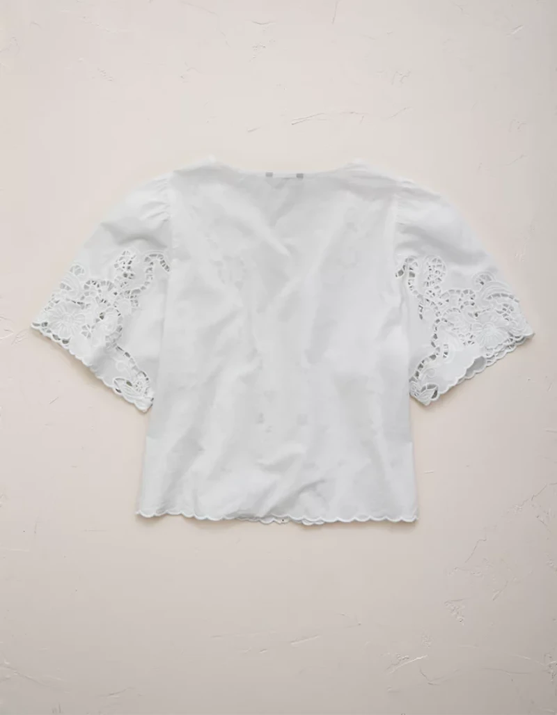 Blouse à manches courtes en dentelle avec œillets AE77