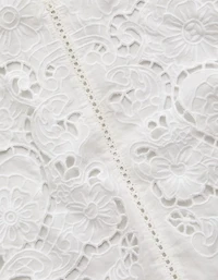 Blouse à manches courtes en dentelle avec œillets AE77