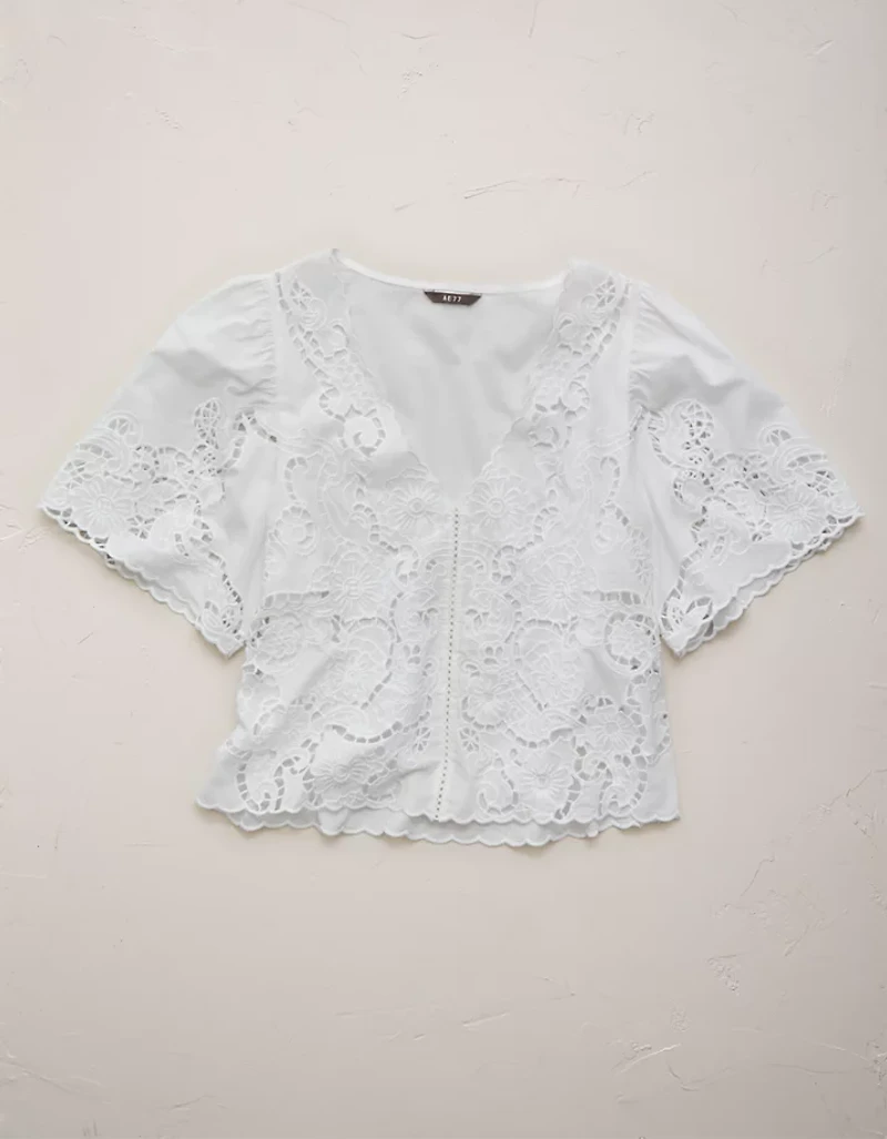 Blouse à manches courtes en dentelle avec œillets AE77