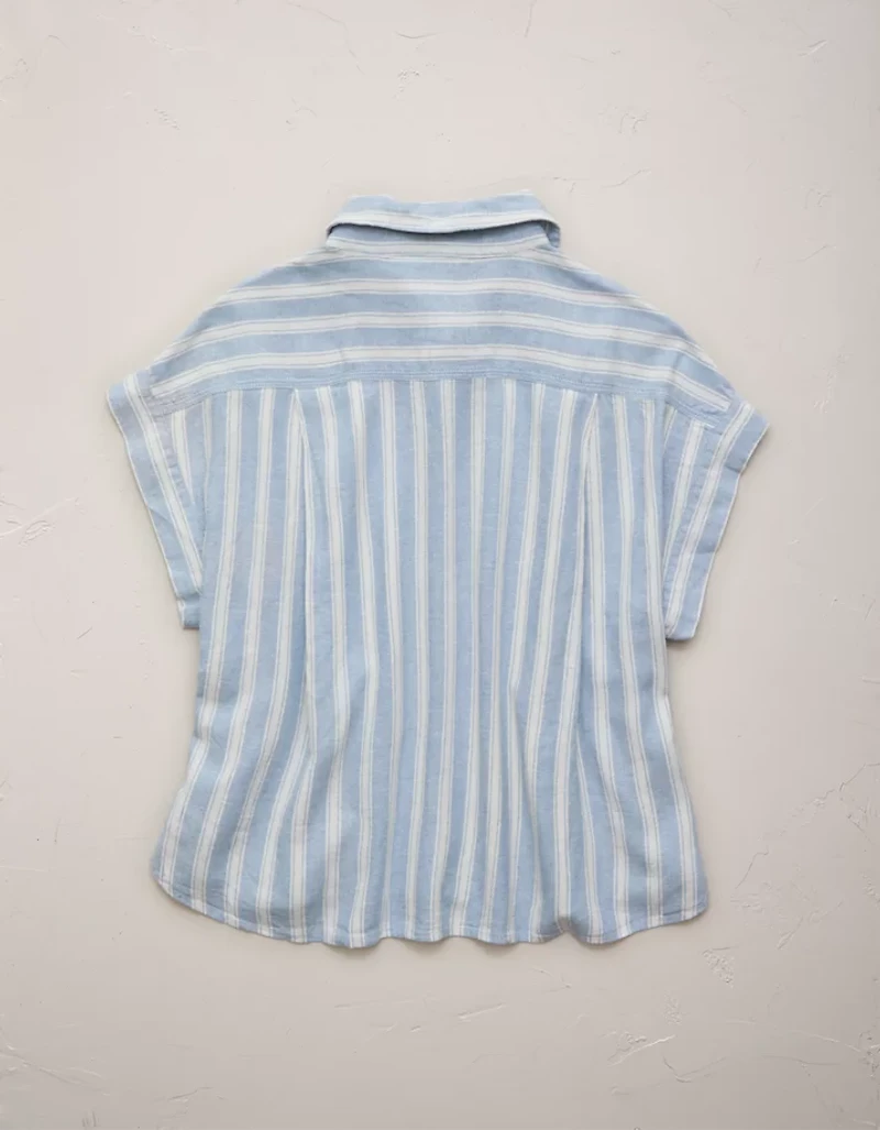 Chemise boutonnée courte et droite en mélange de lin AE77