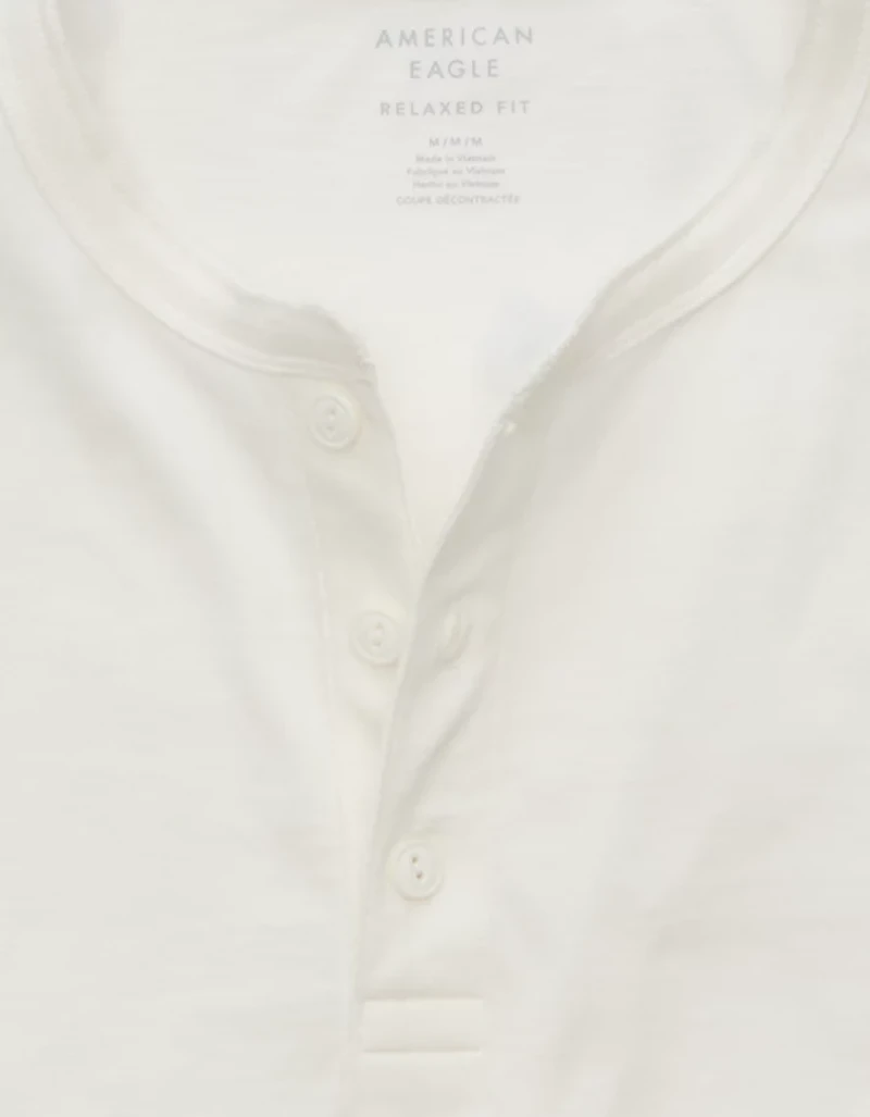 T-shirt rétro de coupe décontractée avec col henley AE