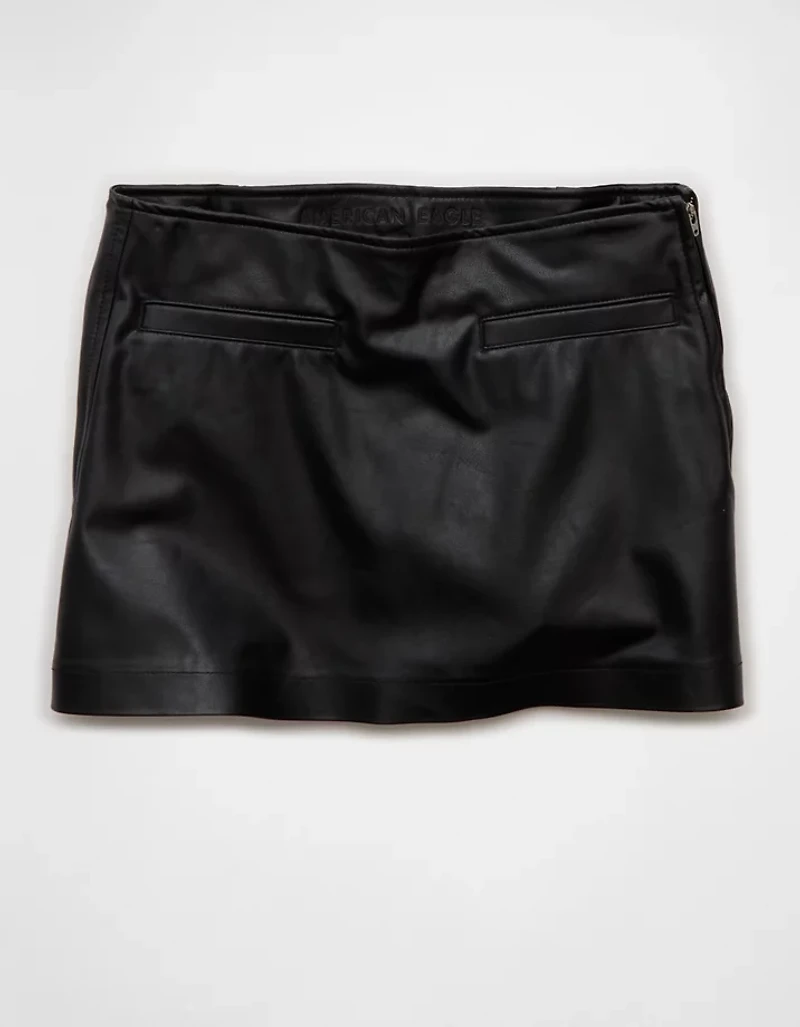 Jupe-short à taille mi-basse en cuir végétalien AE