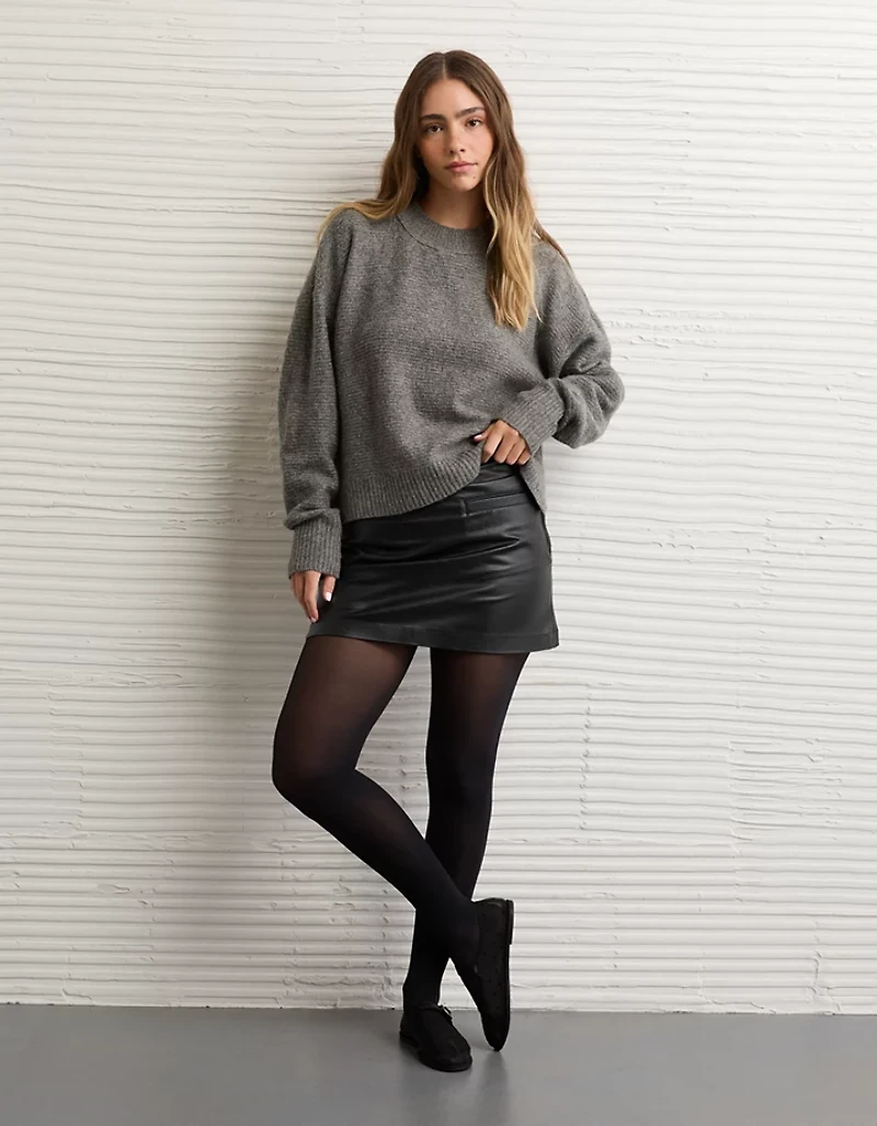 Jupe-short à taille mi-basse en cuir végétalien AE