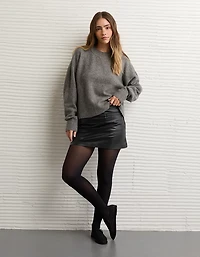 Jupe-short à taille mi-basse en cuir végétalien AE