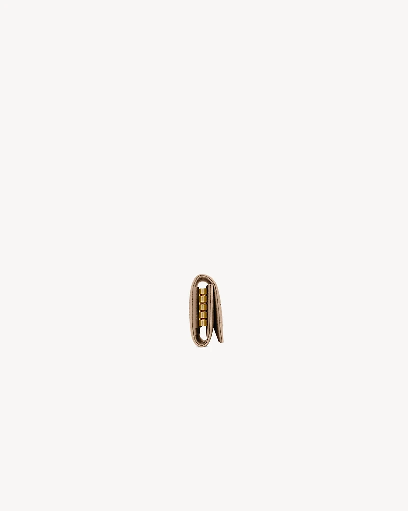 Cassandre matelassé slim key case in grain de poudre leather