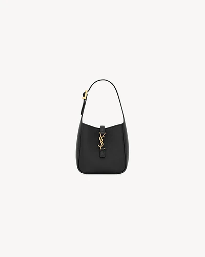 LE 5 À 7 supple micro in grained leather