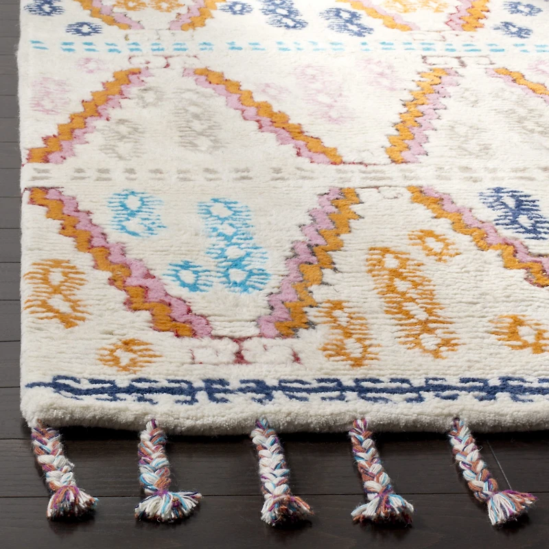 Safavieh Casablanca Collection Trenton Geometric Area Rug