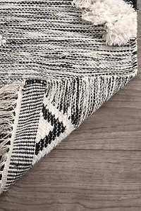 nuLoom Moroccan Textured Shaggy Wool Woven Area Rug