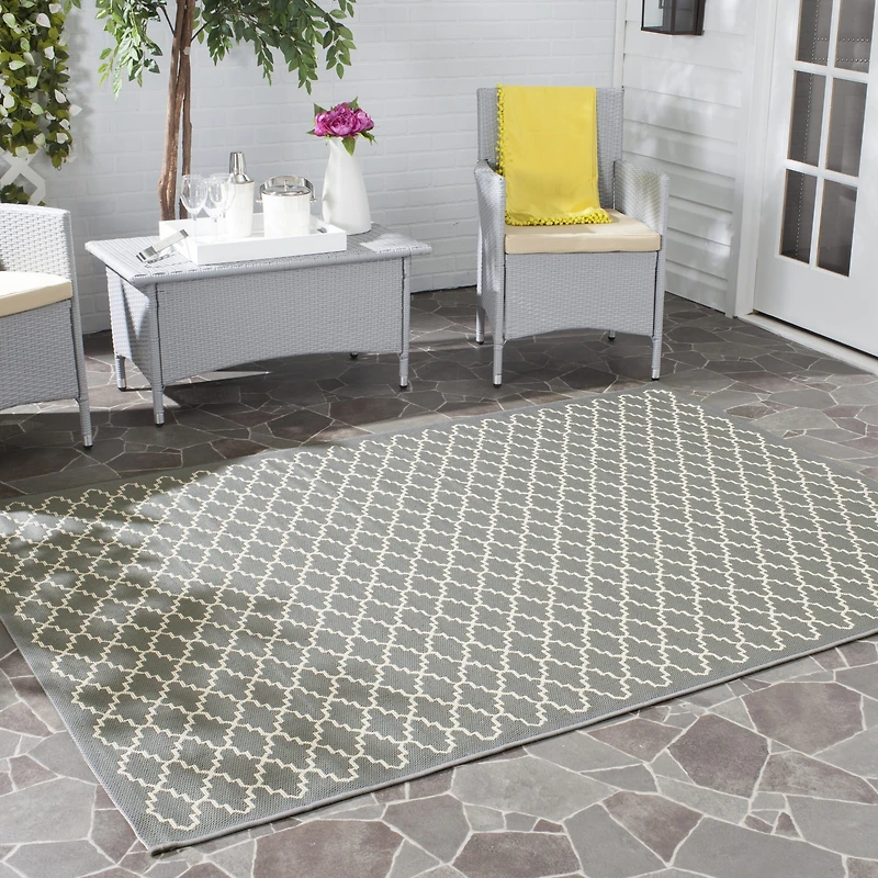 Safavieh Courtyard Collection Bora Geometric Indoor/Outdoor Area Rug