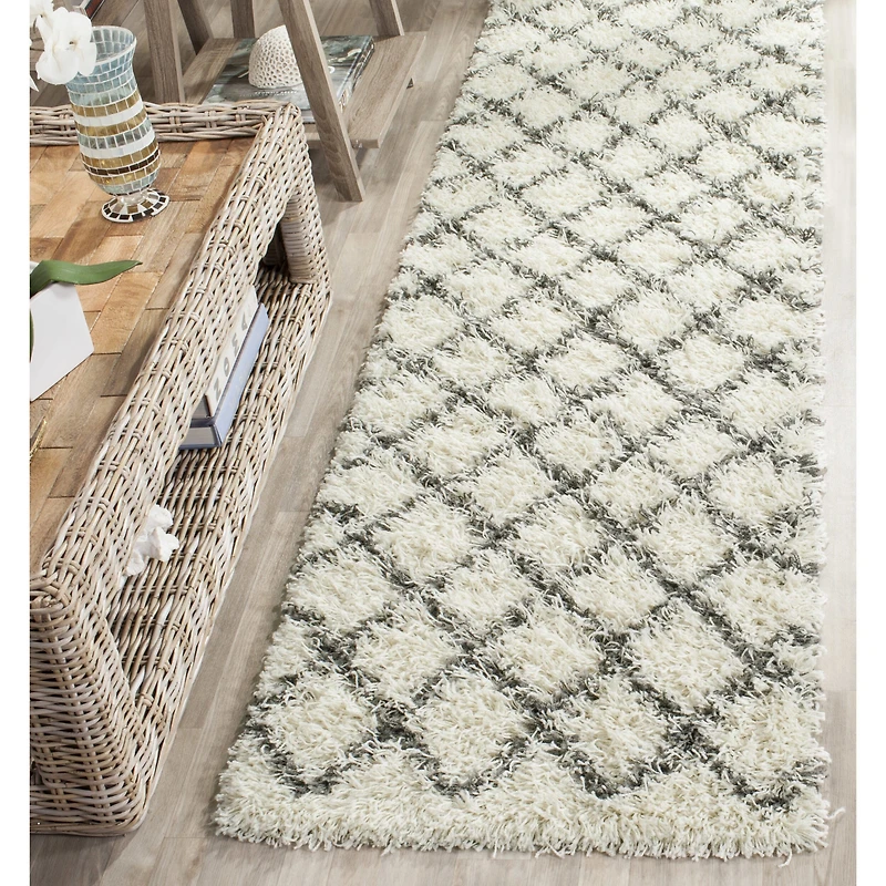 Safavieh Dallas Shag Collection Cara Geometric Runner Rug