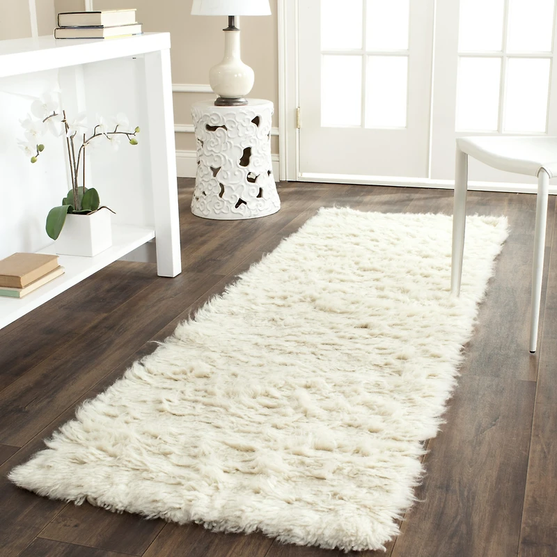 Safavieh Catrine Solid Hand Tufted Rectangular Runner