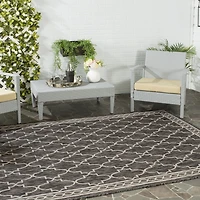 Safavieh Courtyard Collection Keeley Geometric Indoor/Outdoor Area Rug