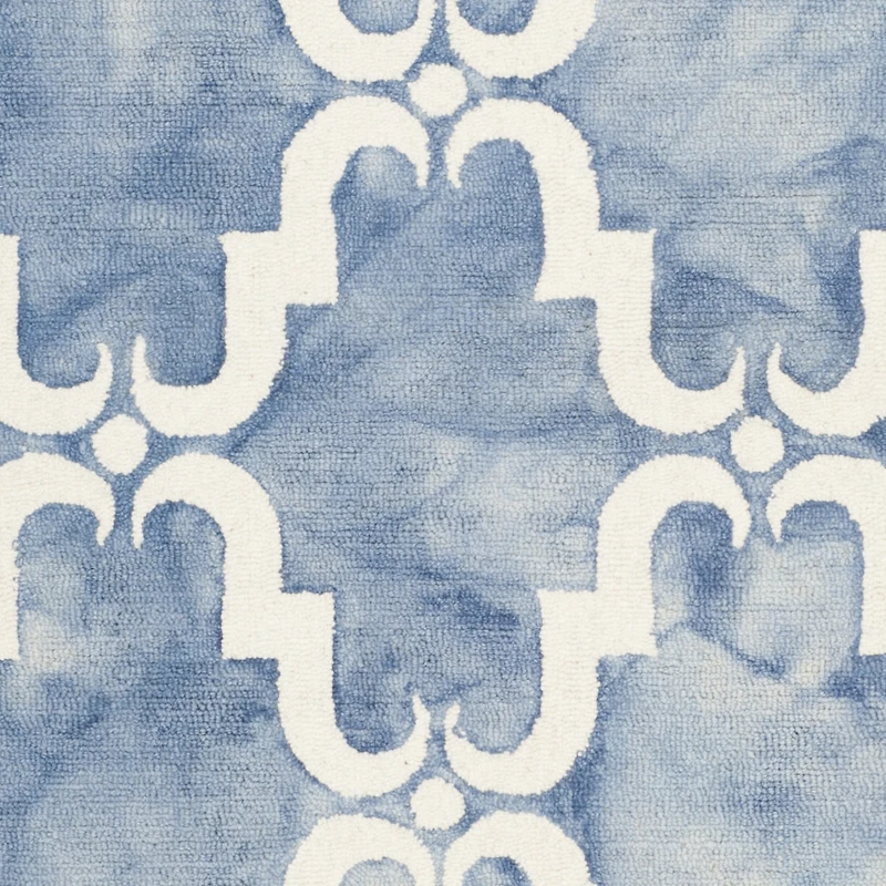 Safavieh Dip Dye Collection Wendell Geometric Round Area Rug