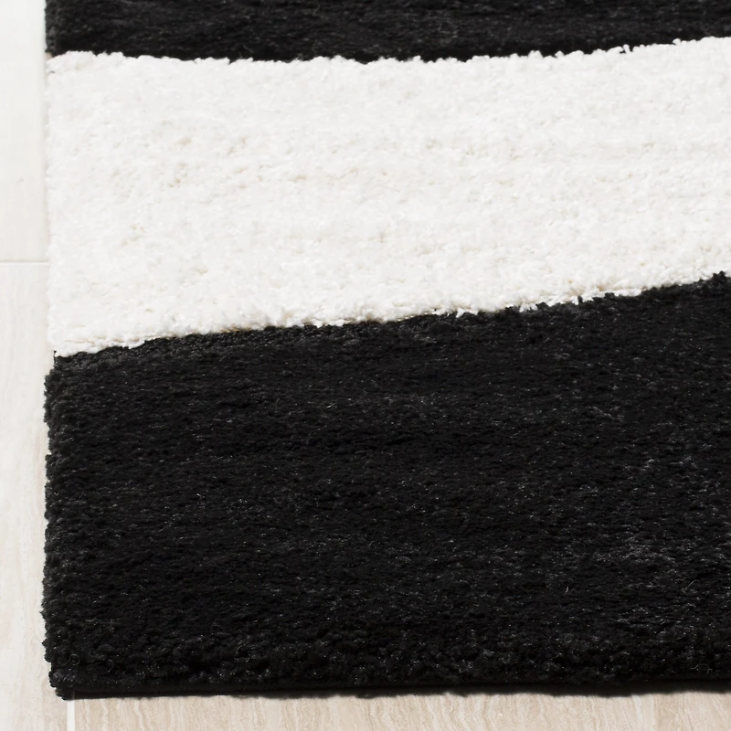 Safavieh Shag Collection Careen Geometric Area Rug