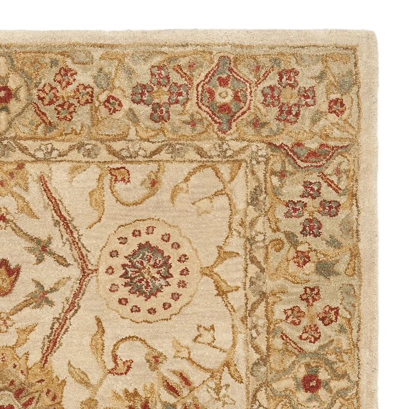 Safavieh Elaine Traditional Area Rug