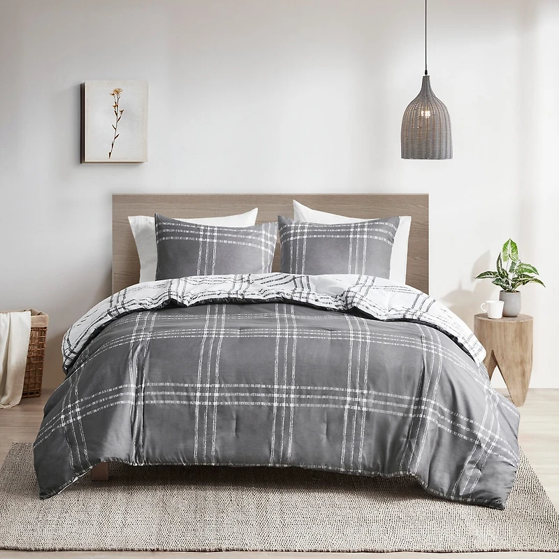 Intelligent Design Plaid Midweight Reversible Down Alternative Comforter Set