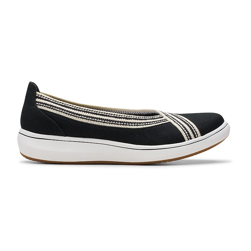 Clarks Cloudsteppers Breezesky Air Womens Round Slip-On Shoe