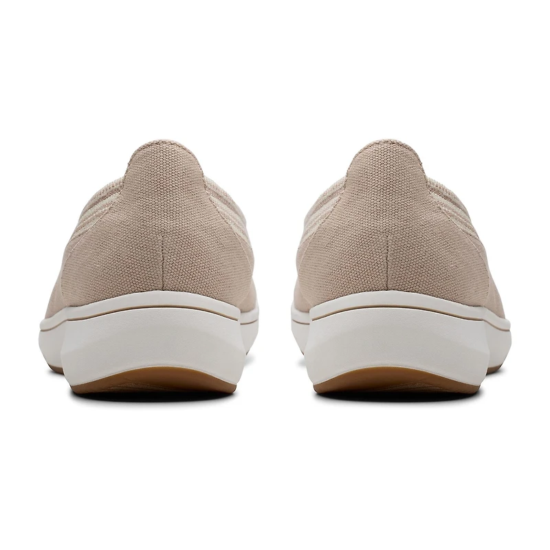 Clarks Cloudsteppers Breezesky Air Womens Round Slip-On Shoe