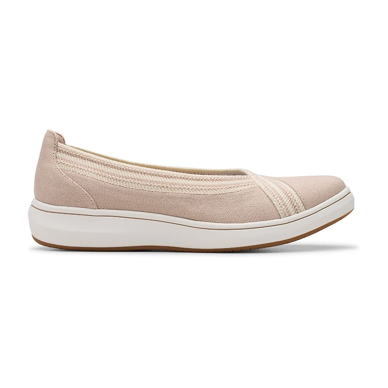 Clarks Cloudsteppers Breezesky Air Womens Round Slip-On Shoe