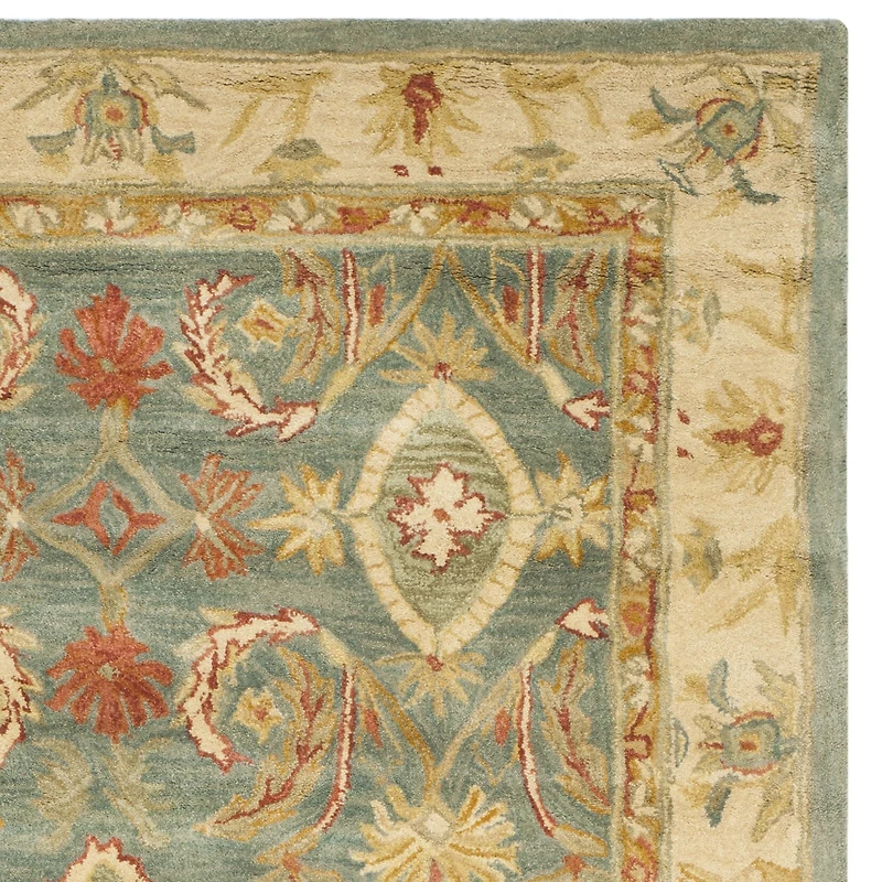 Safavieh Wilfreda Traditional Area Rug