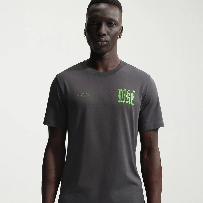 Nike Mens Crew Neck Short Sleeve Classic Fit Graphic T-Shirt